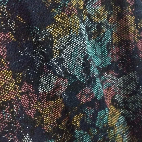 LulaRoe Cassie pencil skirt XL digi floral pattern - Picture 2 of 2